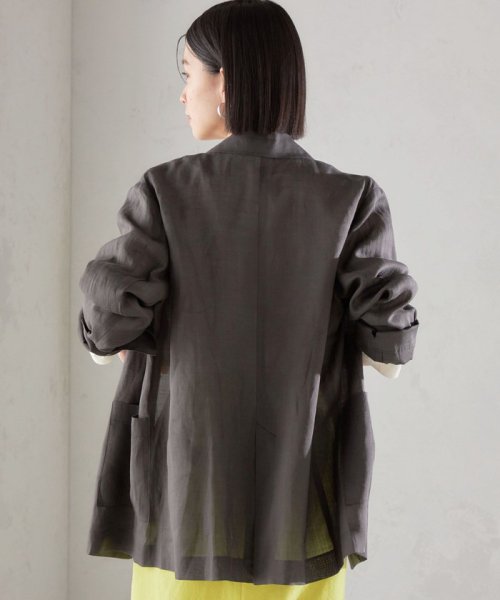 〈手洗い可能〉ラミー シアー ジャケット 商品説明―24SS―素材感とシルエットでおしゃれな着こなしが叶うジャケット■デザインテーラードのダブル W1679500724(12980円)