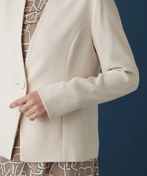 ノーカラージャケット 