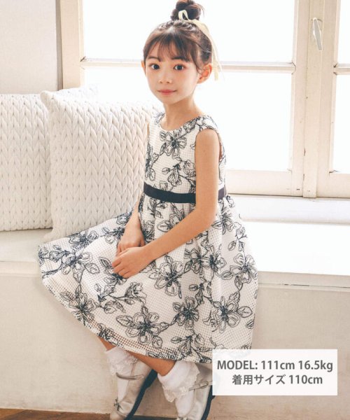 BeBe(ベベ)/【日本製】ラッセルレースモノトーン花柄ドレス(90~150cm)/img01