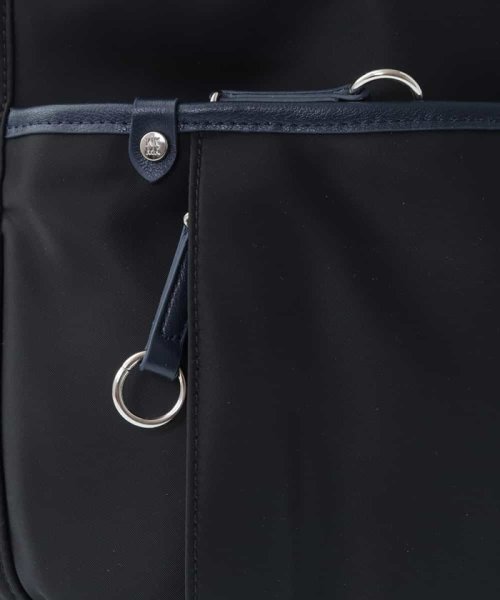 [撥水・ペットボトルホルダー付]アクセントレザーショルダーバッグ 