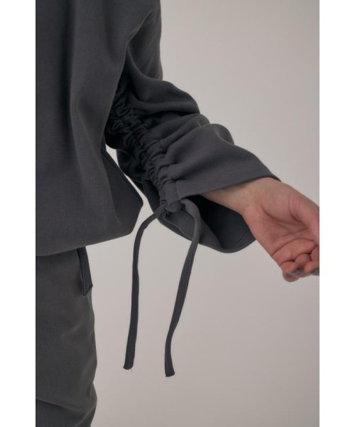 moussy(マウジー)/オーガニックコットン使用の厚手カットソー裾と袖を紐でギャザー寄せできるプルオーバー/img29
