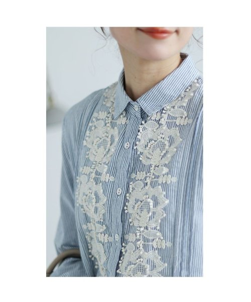 Sawa a la mode(サワアラモード)/レディース 大人 上品 爽やかな白花刺繍のストライプシャツブラウス/img18