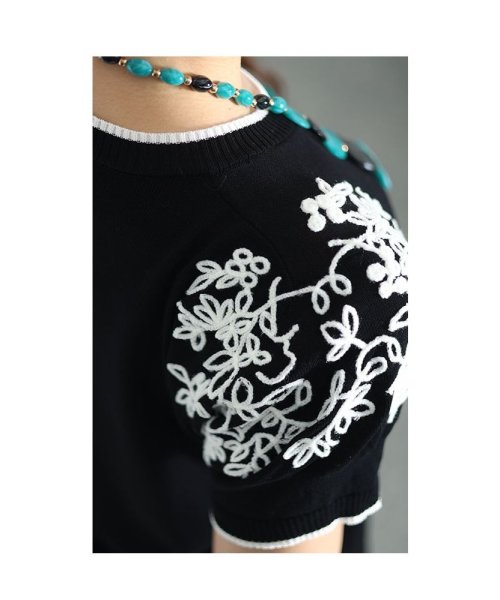 Sawa a la mode(サワアラモード)/レディース 大人 上品 レトロな愛らしさ漂う花柄かぎ編み風刺繍ニット/img08