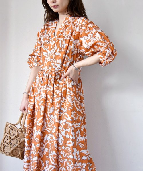 quaranciel:〈洗濯機可能〉リーフプリント スキッパー ギャザー ワンピース quaranciel