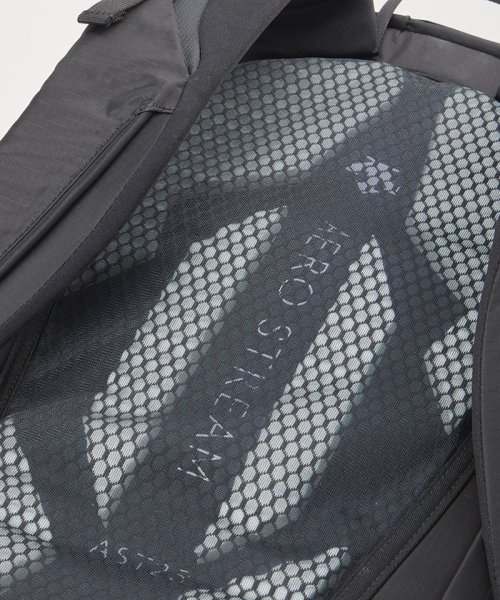 エアロストリームバッグパック 容量：約25L 