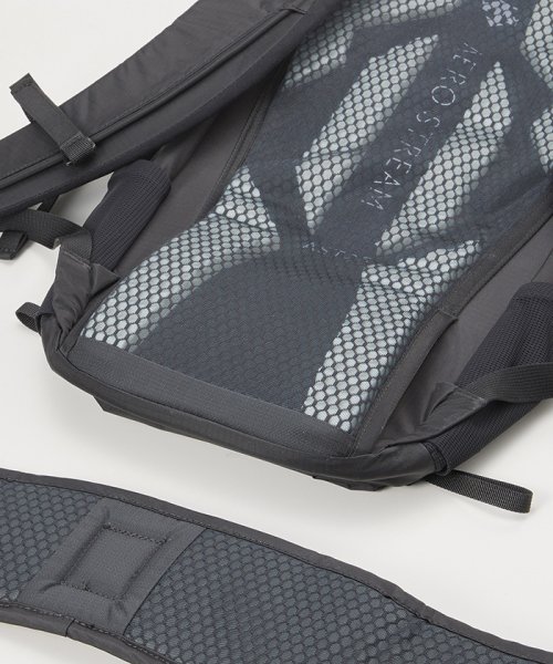 エアロストリームバッグパック 容量：約25L 