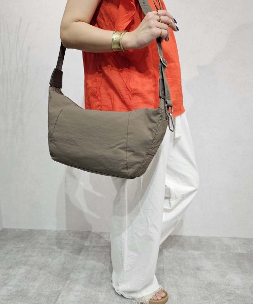 UNGRID bag(アングリッド　バッグ)/牛革付属　軽量撥水ソフトナイロン　大容量ショルダーバッグ　カラビナ　キー収納ポケット付/img16