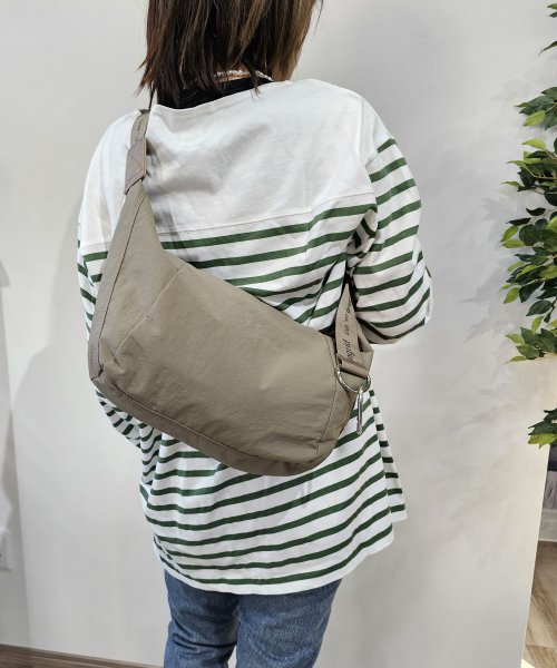 UNGRID bag(アングリッド　バッグ)/牛革付属　軽量撥水ソフトナイロン　大容量ショルダーバッグ　カラビナ　キー収納ポケット付/img45