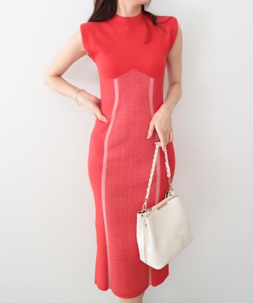 コントラストリブニットワンピース 商品説明モダニティ薫るペンシルニットワンピース。柔らかく上品なジャガード編みの上半身に、バスト下からは２色の糸を引き揃えています。縦に伸びたアクセントのカーブライ Y1667944298(12727円)