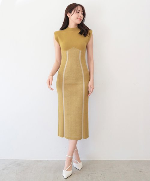 コントラストリブニットワンピース 商品説明モダニティ薫るペンシルニットワンピース。柔らかく上品なジャガード編みの上半身に、バスト下からは２色の糸を引き揃えています。縦に伸びたアクセントのカーブライ Y1667944298(12727円)