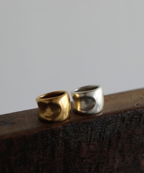 ＜TEN.＞ディンプルリング/ゴールドカラー ＜TEN あらかじめご了承ください