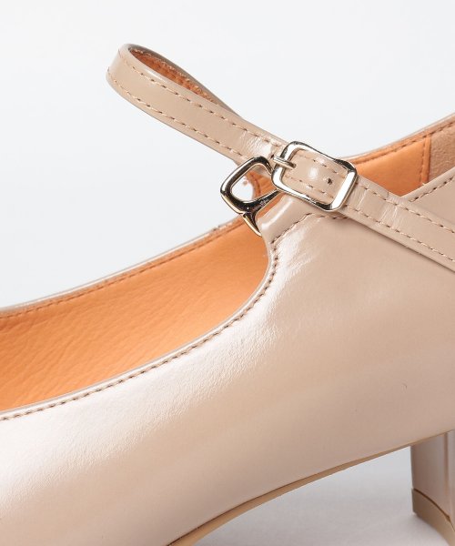 ラウンドスクエアトゥ甲ストラップパンプス 