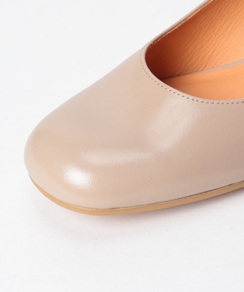 ラウンドスクエアトゥ甲ストラップパンプス 