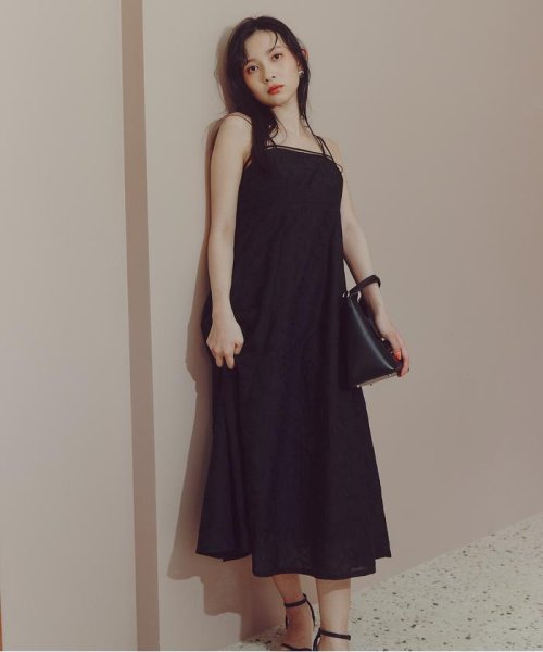 コードエンブロイダリーワンピース 