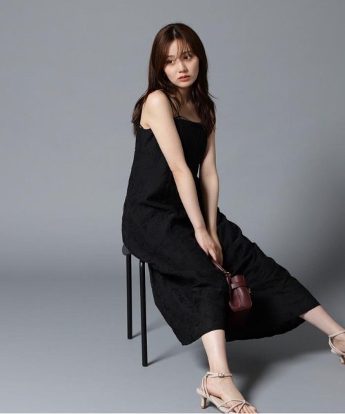 コードエンブロイダリーワンピース 