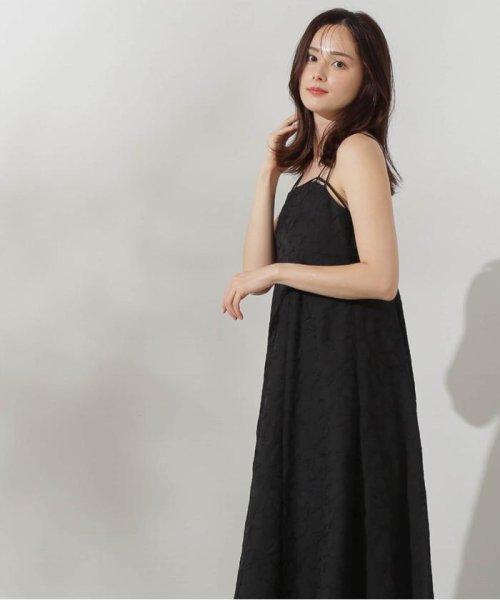 コードエンブロイダリーワンピース 