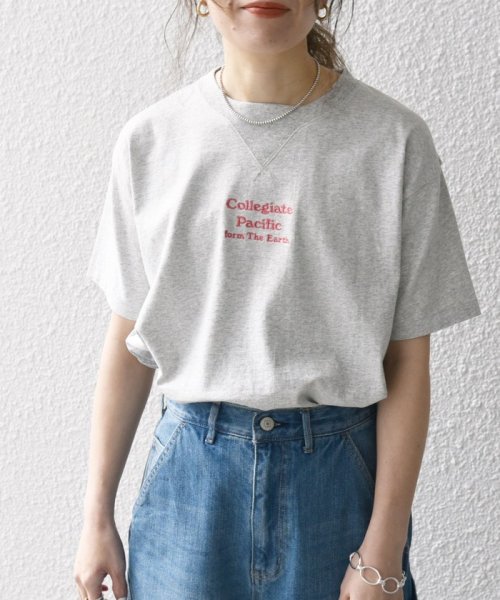 SHIPS any WOMEN(シップス　エニィ　ウィメン)/【SHIPS any別注】Collegiate Pacific:〈洗濯機可能〉V ガゼット プリント Tシャツ 24SS/img07