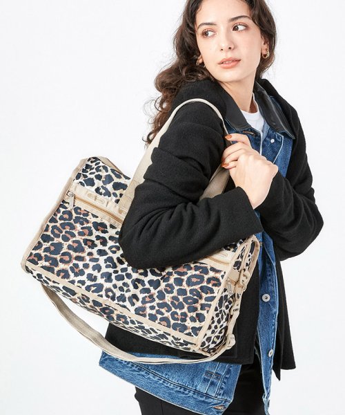 DELUXE MED WEEKENDERフラクセンレオパード 商品説明スタイリングに取り入れやすい、落ち着きのあるベージュカラーをベースにしたレオパード柄です。軽さと抜群の機能性が魅力のミディアムサイズのボス C1684046796(12870円)