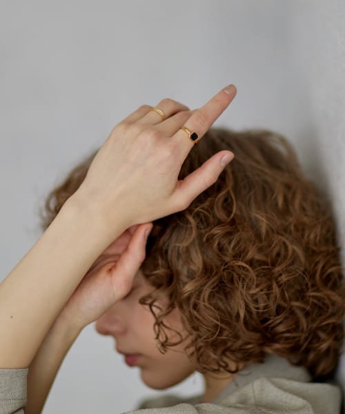 decor『デコール』　石のリング オニキス 商品説明ブラックオニキスの石言葉は「成功」「忍耐」「魔除け」など。お守りの様に身に付けて頂けます。スクエア Y1401109917(10725円)