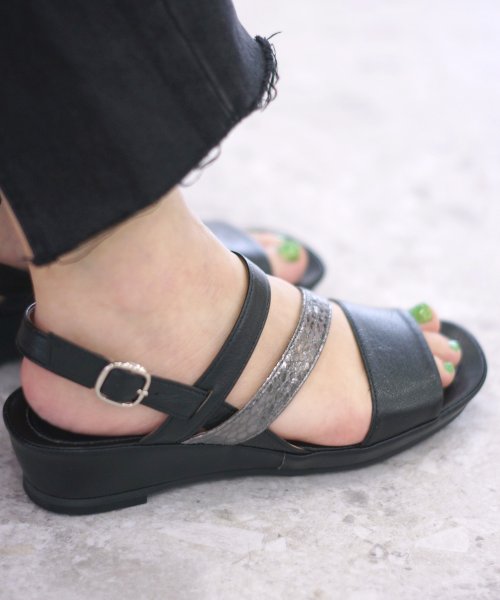 モード カオリ MODE KAORI パイソン柄ストラップサンダル 35721 