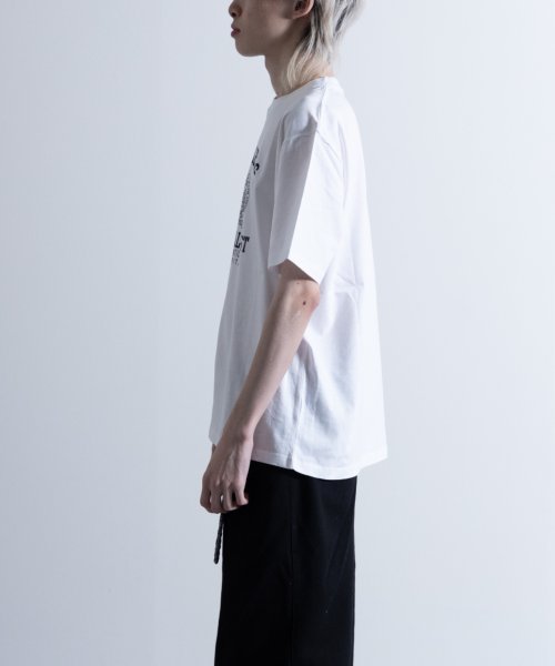 Nylaus(ナイラス)/レギュラーフィット カレッジロゴアソートプリント ショートスリーブTシャツ 半袖Tシャツ/img01