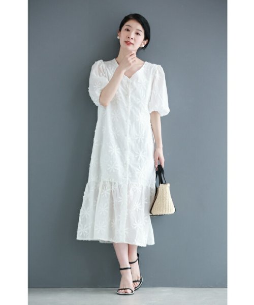 CAWAII(カワイイ)/白花浮かぶフレア裾ミディアムワンピース/img01