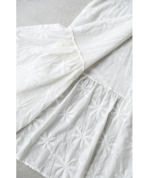 CAWAII(カワイイ)/白花浮かぶフレア裾ミディアムワンピース/img12