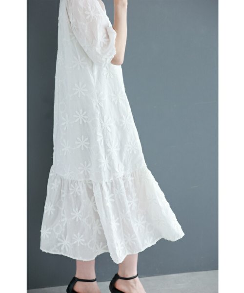 CAWAII(カワイイ)/白花浮かぶフレア裾ミディアムワンピース/img16