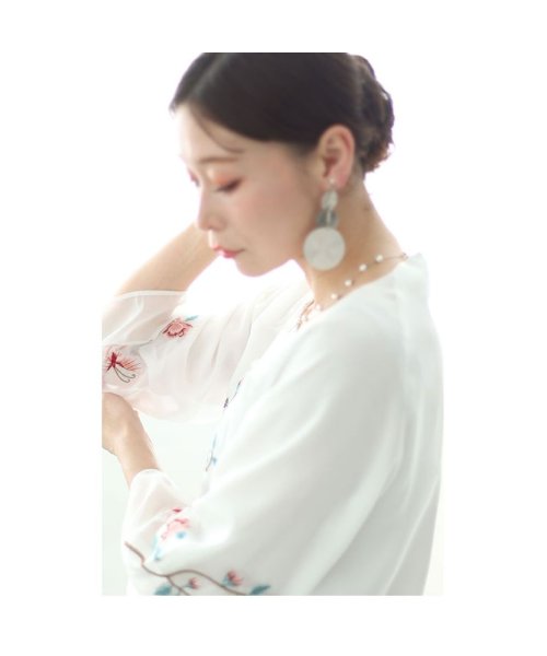 Sawa a la mode(サワアラモード)/レディース 大人 上品 シフォンに咲く花刺繍のシャツブラウス/img06