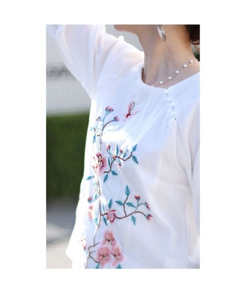 Sawa a la mode(サワアラモード)/レディース 大人 上品 シフォンに咲く花刺繍のシャツブラウス/img10
