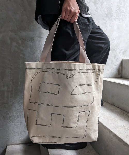 [カンペール] Ceferino トートバッグ 商品説明刺繍がポイントのオーガニックコットン製新作トート「CEFERINO(セフェリノ)」は、シューズコレ Q1396193061(10725円)