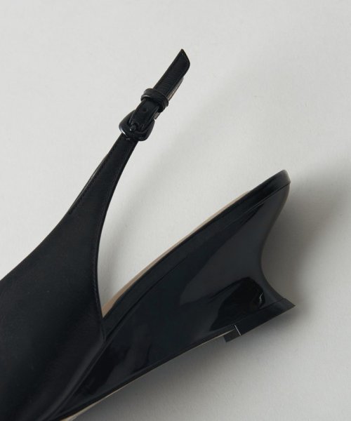 カーヴィーウェッジバックベルト パンプス45 あらかじめご了承ください