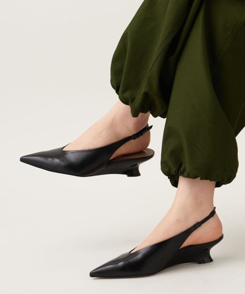 カーヴィーウェッジバックベルト パンプス45 あらかじめご了承ください