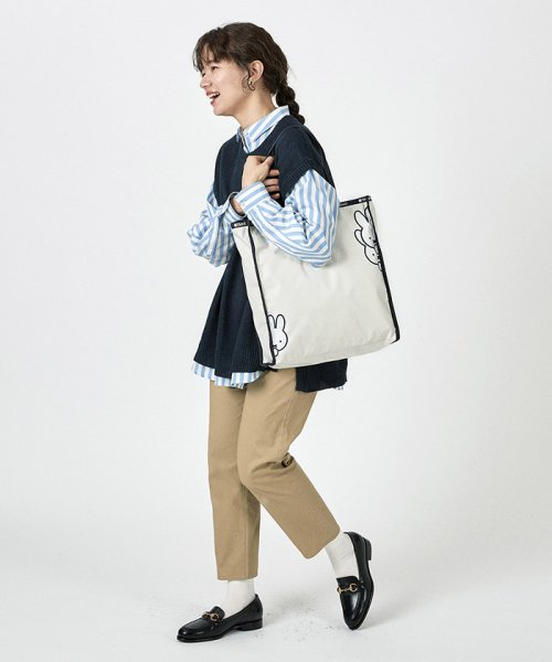 LeSportsac(LeSportsac)/LG BOOK TOTEミッフィーアイボリーラージブックトート/img10