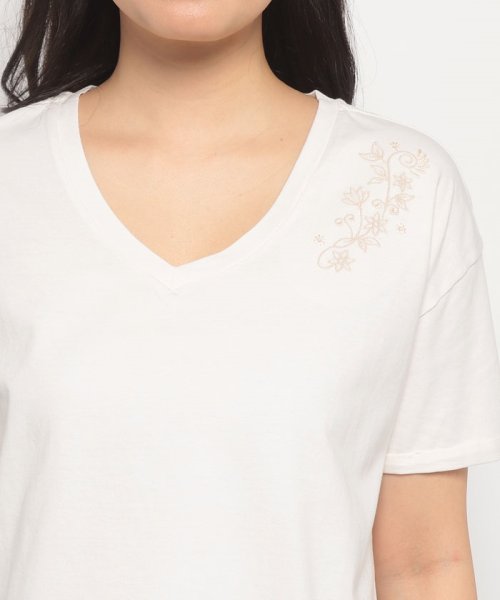 BENETTON (women)(ベネトン（レディース）)/花柄刺繍Vネック半袖Tシャツ・カットソー/img07