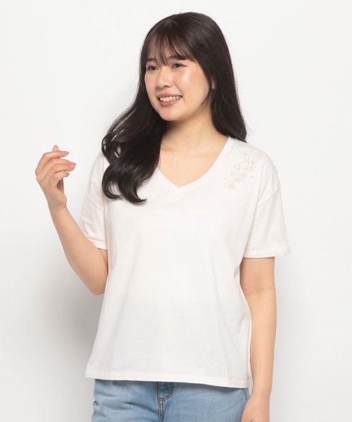 BENETTON (women)(ベネトン（レディース）)/花柄刺繍Vネック半袖Tシャツ・カットソー/img17