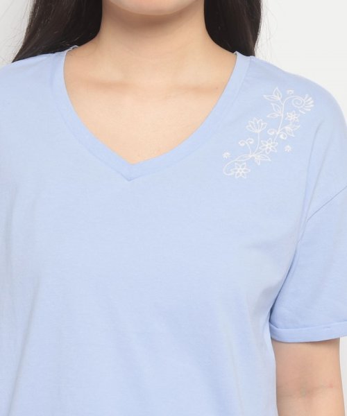 BENETTON (women)(ベネトン（レディース）)/花柄刺繍Vネック半袖Tシャツ・カットソー/img15