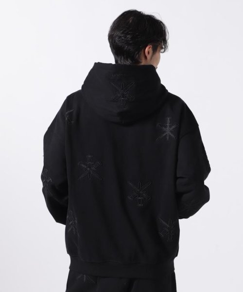 LHP(エルエイチピー)/UNKNOWN LONDON/アンノウンロンドン/BLACK ON BLACK DAGGER EMBROIDERY HOODIE/img01