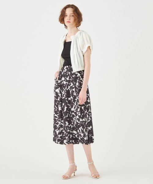 モノトーンフラワープリント セミバルーンスカート 