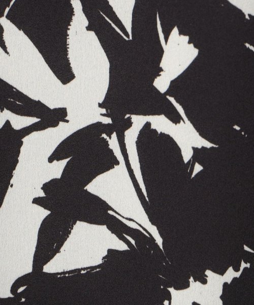 モノトーンフラワープリント セミバルーンスカート 