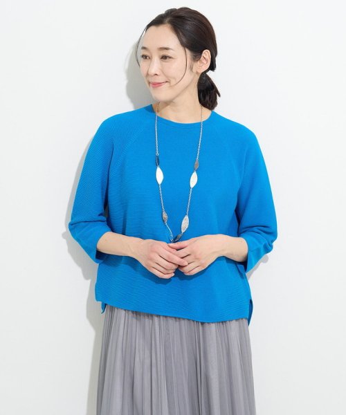 [日本製/アンサンブル対応]ホールガーメント7分袖ニット 商品説明ベーシックなデザインで着回し力抜群のニット ■デザインホールガーメント７分袖プルオーバーです。ガーターで身頃と袖に変化をつけ、シンプルながらも表情豊かなデザインとなっています。ほどよくゆ V1518944096(11550円)