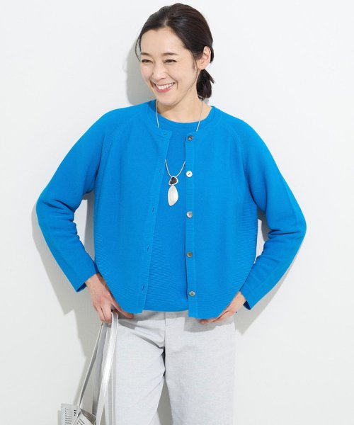 [日本製/アンサンブル対応]ホールガーメント7分袖ニット 商品説明ベーシックなデザインで着回し力抜群のニット ■デザインホールガーメント７分袖プルオーバーです。ガーターで身頃と袖に変化をつけ、シンプルながらも表情豊かなデザインとなっています。ほどよくゆ V1518944096(11550円)