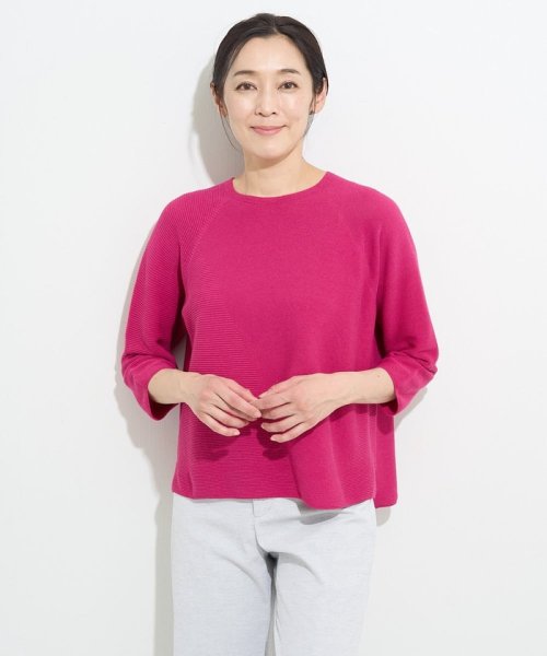 [日本製/アンサンブル対応]ホールガーメント7分袖ニット 商品説明ベーシックなデザインで着回し力抜群のニット ■デザインホールガーメント７分袖プルオーバーです。ガーターで身頃と袖に変化をつけ、シンプルながらも表情豊かなデザインとなっています。ほどよくゆ V1518944096(11550円)