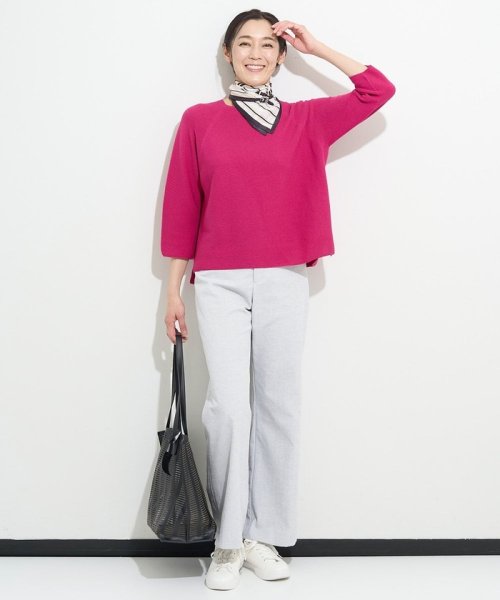 [日本製/アンサンブル対応]ホールガーメント7分袖ニット 商品説明ベーシックなデザインで着回し力抜群のニット ■デザインホールガーメント７分袖プルオーバーです。ガーターで身頃と袖に変化をつけ、シンプルながらも表情豊かなデザインとなっています。ほどよくゆ V1518944096(11550円)