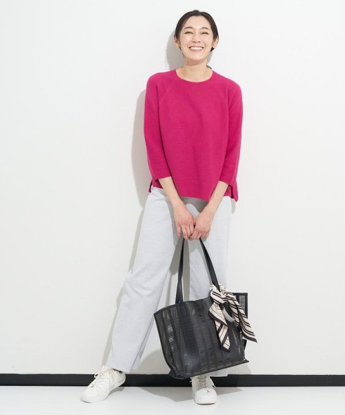 [日本製/アンサンブル対応]ホールガーメント7分袖ニット 商品説明ベーシックなデザインで着回し力抜群のニット ■デザインホールガーメント７分袖プルオーバーです。ガーターで身頃と袖に変化をつけ、シンプルながらも表情豊かなデザインとなっています。ほどよくゆ V1518944096(11550円)