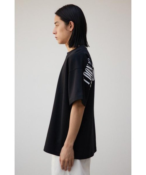 AZUL by moussy(アズールバイマウジー)/BITE MEバックグラフィックTシャツ/img16