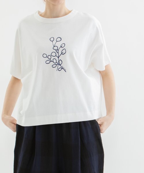 nop de nod(ノップドゥノッド)/cloche USコットン バックラインユーカリプリントTシャツ/img08