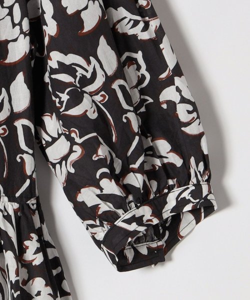 quaranciel:〈洗濯機可能〉リーフプリント スキッパー ギャザー ワンピース quaranciel