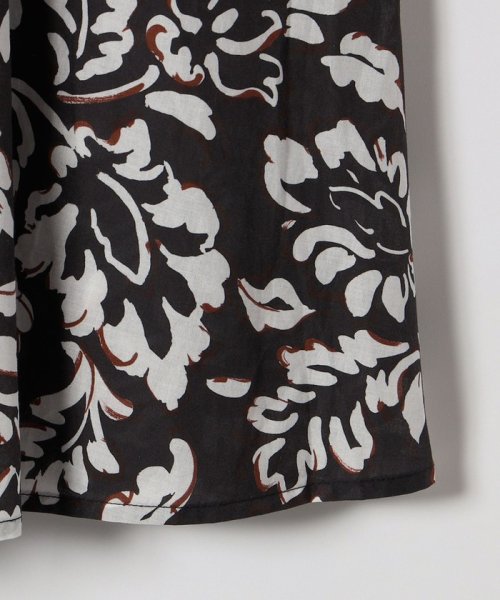 quaranciel:〈洗濯機可能〉リーフプリント スキッパー ギャザー ワンピース quaranciel