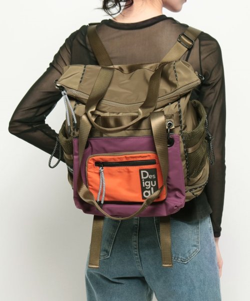 Voyager マルチポジション マキシバックパック 